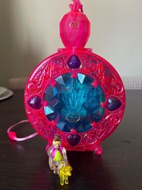 Complete 1996 Starshine Palace Polly Pocket